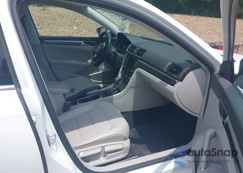 2018 Volkswagen Passat 2.0T Se из США, поврежденный, VIN 1VWBA7A33JC032316